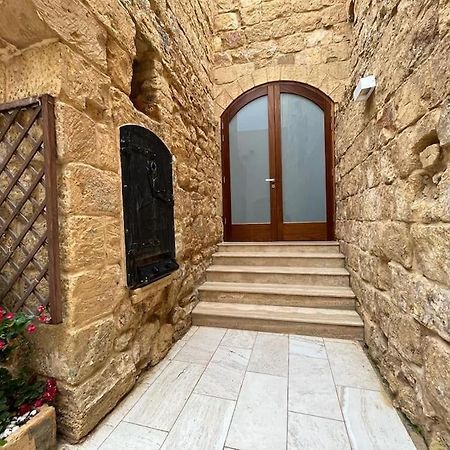 Charming 200 Year Old Cottage With Yard Żabbar Esterno foto