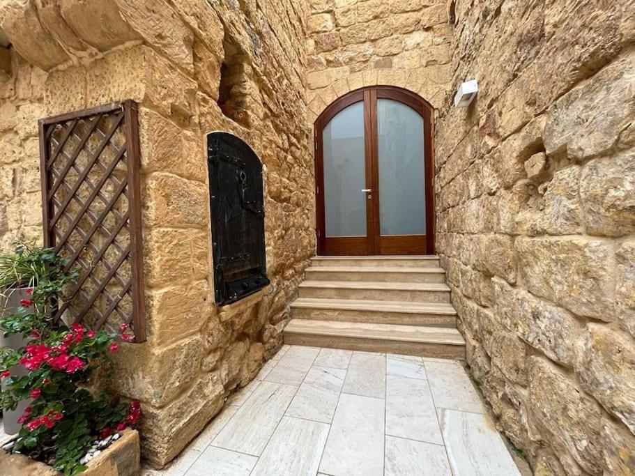 Charming 200 Year Old Cottage With Yard Żabbar Esterno foto